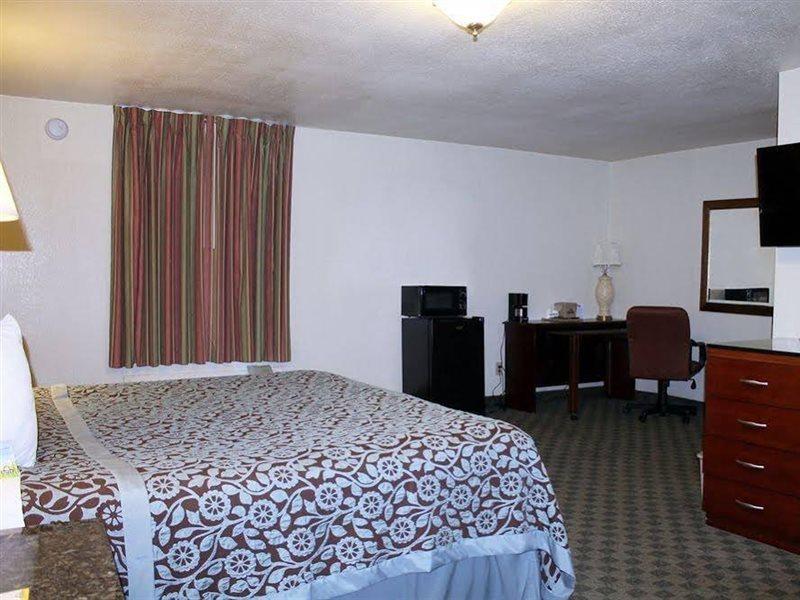 טיילר Rose City Inn & Suites מראה חיצוני תמונה