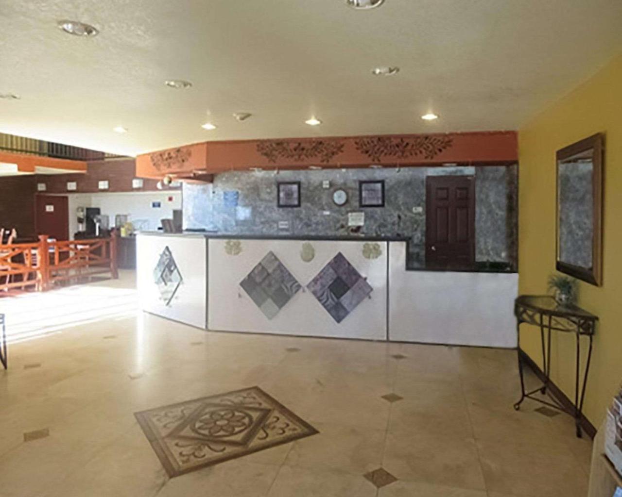 טיילר Rose City Inn & Suites מראה חיצוני תמונה