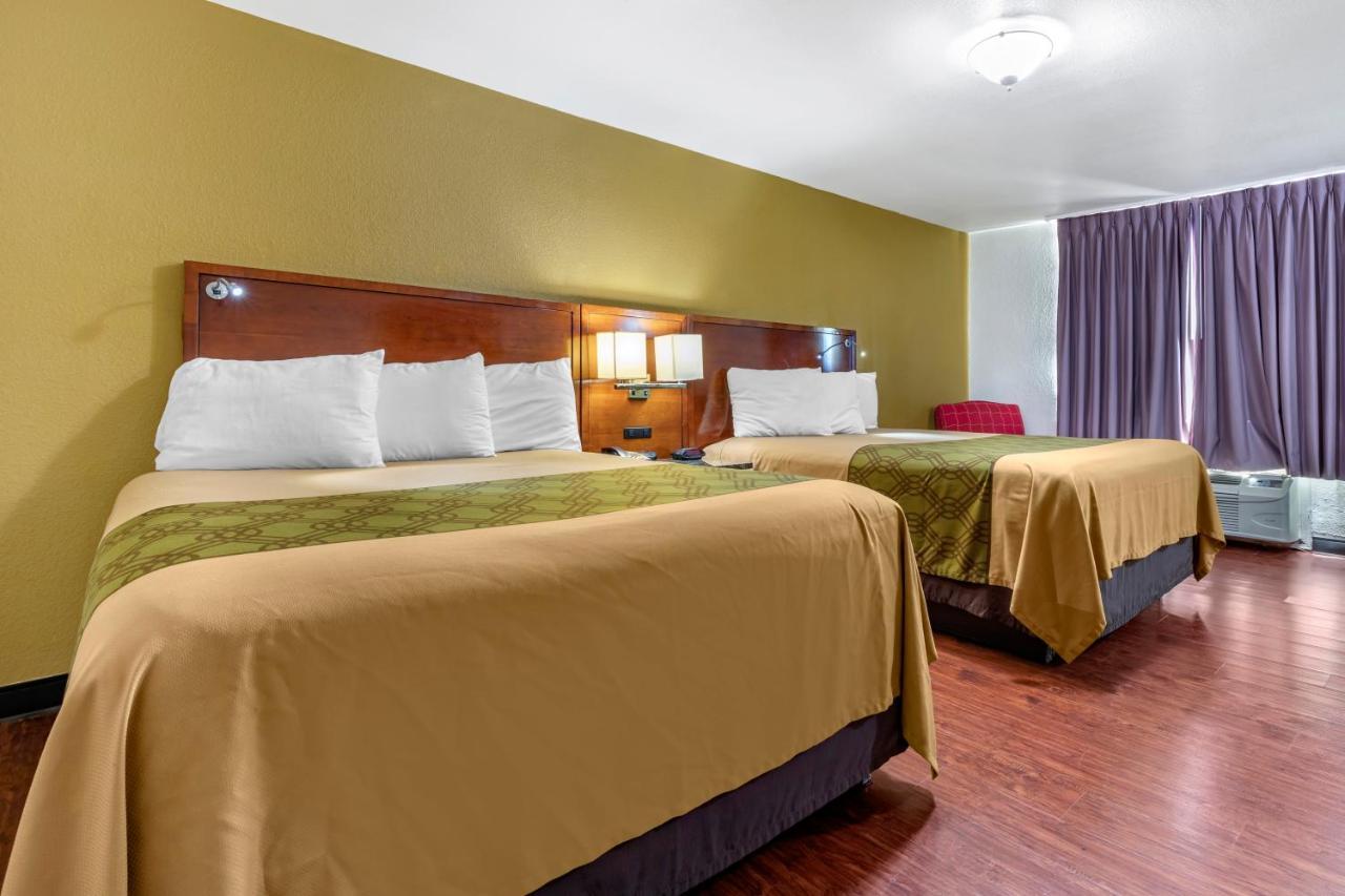 טיילר Rose City Inn & Suites מראה חיצוני תמונה