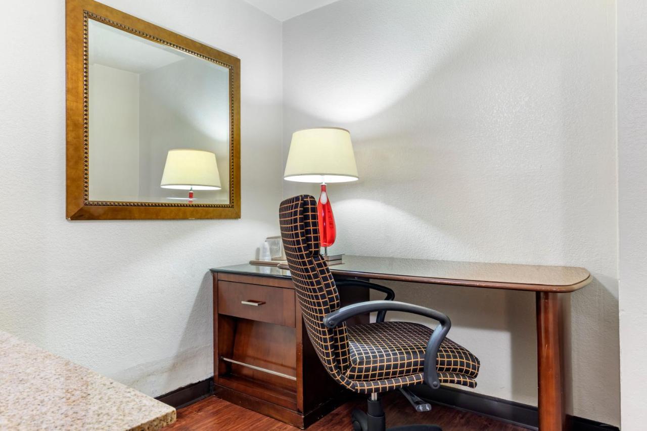 טיילר Rose City Inn & Suites מראה חיצוני תמונה